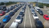 ПРАВИ ЛЕТЊИ ХАОС НА ГРАНИЦАМА: Колоне ка Грчкој, али и на овом прелазу - на врелини се чека и до три сата (ФОТО) ПРАВИ ЛЕТЊИ ХАОС НА ГРАНИЦАМА: Колоне ка Грчкој, али и на овом прелазу - на врелини се чека и до три сата (ФОТО)