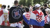 USTAŠIJADA POČELA, VEĆ PRIVEDENE 44 OSOBE: Tompsonov cirkus na Hipodromu u znaku incidenata