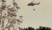 СТИГЛА ЈЕ ПОМОЋ ИЗ ВАЗДУХА : Хеликоптери МУП-а гасе пожаре у Шумадији