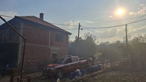 POČELA GRADNJA KUĆA U MESTIMA POGOĐENIM POŽARIMA Vučić: Za neki dan idem u obilazak POČELA GRADNJA KUĆA U MESTIMA POGOĐENIM POŽARIMA Vučić: Za neki dan idem u obilazak