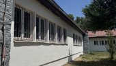 NOVA OGRADA I OKREČENA FASADA: Uređena osnovna škola na Ledinama