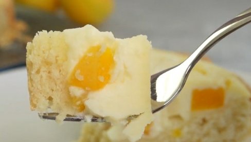 TAKO SOČAN I OSVEŽAVAJUĆ: Kolač sa jogurtom i kajsijama (VIDEO) TAKO SOČAN I OSVEŽAVAJUĆ: Kolač sa jogurtom i kajsijama (VIDEO)