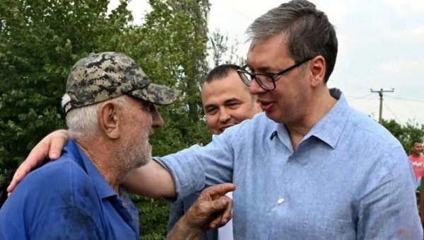 ВУЧИЋ ОБИШАО ПОРОДИЦЕ ЧИЈЕ СУ КУЋЕ ИЗГОРЕЛЕ У ПОЖАРУ: Решавамо новац брзо из буџетских резерви, да људима дамо паре одмах ВУЧИЋ ОБИШАО ПОРОДИЦЕ ЧИЈЕ СУ КУЋЕ ИЗГОРЕЛЕ У ПОЖАРУ: Решавамо новац брзо из буџетских резерви, да људима дамо паре одмах