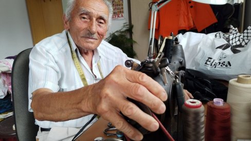 PENZIJA DUŽA OD RADNOG STAŽA: Milosav Todorović Mile (92), jedini krojač narodnog odela u Jagodini PENZIJA DUŽA OD RADNOG STAŽA: Milosav Todorović Mile (92), jedini krojač narodnog odela u Jagodini