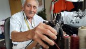 ПЕНЗИЈА ДУЖА ОД РАДНОГ СТАЖА: Милосав Тодоровић Миле (92), једини кројач народног одела у Јагодини
