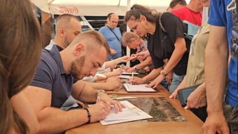 ГРАЂАНИ ЈАСНО РЕКЛИ НЕ КУРТИЈЕВИМ МОСТОВИМ Српска листа: За једанаест сати сакупљено 3.628 потписа