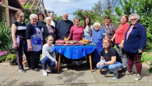 KROFNA IZ BLOKA U LAPOVU ZA POMOĆ SRPSKIM PORODICAMA NA KIM: Akciju podržalo DU Kolo srpskih sestara - Tvoje malo, njima znači sve! KROFNA IZ BLOKA U LAPOVU ZA POMOĆ SRPSKIM PORODICAMA NA KIM: Akciju podržalo DU Kolo srpskih sestara - Tvoje malo, njima znači sve!