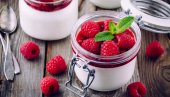 NEŽNA I SLASNA: Panakota sa malinama (RECEPT)