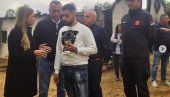 НАШИ ЉУДИ ЗНАЈУ ДА НИСУ САМИ У ТЕШКИМ ТРЕНУЦИМА Министарка Месаровић посетила породицу Милић из Кнића која је претрпела штету у пожарима