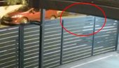 СНИМАК НАПАДА НА КУЋУ ДРАГАНА Ј. ВУЧИЋЕВИЋА: Насилници бојом унаказали капију и обили фасаду (ВИДЕО)