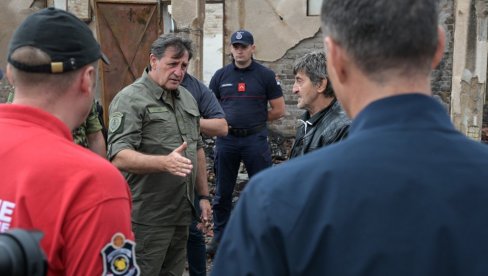 MINISTAR GAŠIĆ OBIŠAO POŽAROM ZAHVAĆENA MESTA U OKOLINI KRUŠEVCA: Na nama je da se sad ujedinimo MINISTAR GAŠIĆ OBIŠAO POŽAROM ZAHVAĆENA MESTA U OKOLINI KRUŠEVCA: Na nama je da se sad ujedinimo
