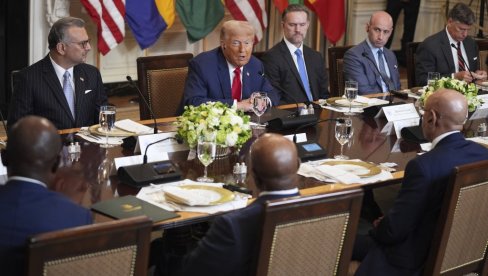 ТРАМП СА ЗАПАДНОАФРИЧКИМ ЛИДЕРИМА: Велики економски потенцијал у Африци ТРАМП СА ЗАПАДНОАФРИЧКИМ ЛИДЕРИМА: Велики економски потенцијал у Африци