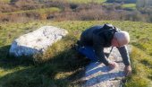 SIGURNA JEDINO NA GROBOVIMA: Zašto je ćirilica pismo drugog reda u Crnoj Gori, iako je po Ustavu ravnopravna