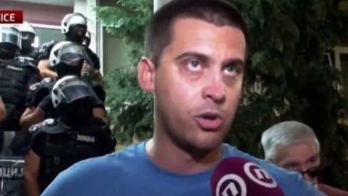 ZLOUPOTREBIO NOVINARA I GRAĐANE, PA SEBE STAVIO NA PRVO MESTO! Ko je zaista uhapšeni advokat blokader Radovan Novaković? ZLOUPOTREBIO NOVINARA I GRAĐANE, PA SEBE STAVIO NA PRVO MESTO! Ko je zaista uhapšeni advokat blokader Radovan Novaković?