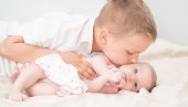 КАКО ДА РОДИТЕЉИ ПОМОГНУ МАЛИШАНИМА У БОЉЕМ СЛАГАЊУ: Од ривалства и љубоморе до подршке за цео живот (ФОТО)