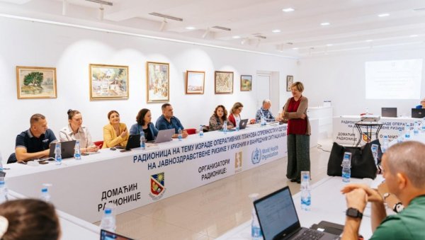 У ТЕМЕРИНУ ОДРЖАНА РАДИОНИЦА О ЈАВНОЗДРАВСТВНИМ РИЗИЦИМА У КРИЗНИМ И ВАНРЕДНИМ СИТУАЦИЈАМА Једни трују, други едукују У ТЕМЕРИНУ ОДРЖАНА РАДИОНИЦА О ЈАВНОЗДРАВСТВНИМ РИЗИЦИМА У КРИЗНИМ И ВАНРЕДНИМ СИТУАЦИЈАМА Једни трују, други едукују