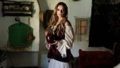 PLAKALA SAM I PEVALA: Jelena Kostov reči ove numere doživela na poseban način (FOTO) PLAKALA SAM I PEVALA: Jelena Kostov reči ove numere doživela na poseban način (FOTO)