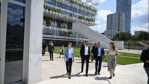 MOJ PONOS, ŠTO BEOGRAD I SRBIJA IMAJU NEŠTO OVAKVO Brnabić sa Henrahanom obišla Ložionicu, centar kreativnih industrija i inovacija MOJ PONOS, ŠTO BEOGRAD I SRBIJA IMAJU NEŠTO OVAKVO Brnabić sa Henrahanom obišla Ložionicu, centar kreativnih industrija i inovacija