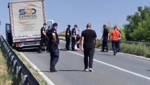 POTERA ZA KOMBIJEM KAO NA FILMU: Uništeno nekoliko policijskih vozila u Žitištu, muškarac savladan (FOTO)