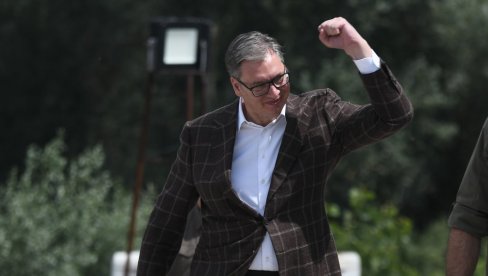 ПОНОСАН НА СРБИЈУ КОЈА СЕ ГРАДИ И РАДИ Вучић: Много тога је пред нама, хвала грађанима на огромној љубави коју су показали према Србији