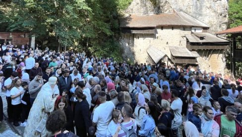 PATRIJARH SPC PORUČIO DA SE UGLEDAMO NA PETRA I PAVLA: Petrovdanski sabori širom Srbije, Srpske i Crne Gore