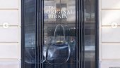НАЈСКУПЉА ТАШНА НА СВЕТУ: Изгребана, умрљана - и продата за цифру од које боли глава НАЈСКУПЉА ТАШНА НА СВЕТУ: Изгребана, умрљана - и продата за цифру од које боли глава
