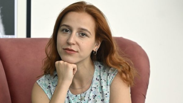 БЕБЕ СЕ НЕРВИРАЈУ КАД ЛЕПТИР НЕ ПОЛЕТИ: Драматург Мина Ћирић о Колевка театру, драмским и плесним представама, независној сцени БЕБЕ СЕ НЕРВИРАЈУ КАД ЛЕПТИР НЕ ПОЛЕТИ: Драматург Мина Ћирић о Колевка театру, драмским и плесним представама, независној сцени
