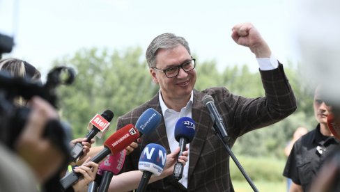 OHRABRUJUĆA PORUKA VUČIĆA NARODU: U vremenu kada pokušavaju da nas pokolebaju i spolja i iznutra, važno je da znate da Srbija stoji čvrsto OHRABRUJUĆA PORUKA VUČIĆA NARODU: U vremenu kada pokušavaju da nas pokolebaju i spolja i iznutra, važno je da znate da Srbija stoji čvrsto