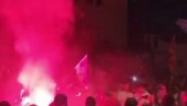 ПРОТЕСТ ИМ СЕ ПРЕТВОРИО У ВАШАР! Овако ли се жали за страдалима у паду надстрешнице? (ВИДЕО) ПРОТЕСТ ИМ СЕ ПРЕТВОРИО У ВАШАР! Овако ли се жали за страдалима у паду надстрешнице? (ВИДЕО)