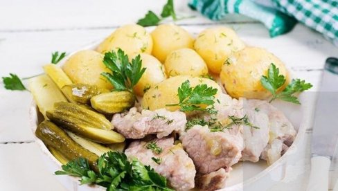 VIRALNA LETNJA SALATA: Od krastavca, krompira i tunjevine VIRALNA LETNJA SALATA: Od krastavca, krompira i tunjevine