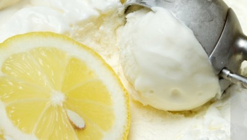 MOŽETE GA NAPRAVITI OD SAMO 4 SASTOJKA: Domaći sladoled od limuna MOŽETE GA NAPRAVITI OD SAMO 4 SASTOJKA: Domaći sladoled od limuna