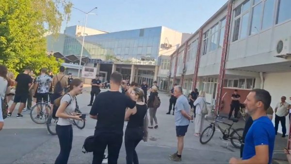 НОВОСАДСКИ НОВИНАР ПРИЗНАО: Тотални дебакл згубидана који хоће да спрече полагање испита (ВИДЕО) НОВОСАДСКИ НОВИНАР ПРИЗНАО: Тотални дебакл згубидана који хоће да спрече полагање испита (ВИДЕО)