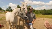 GALOP RADOSTI: Deca iz „Zvuka srca“ provela dan u prirodi sa Petrom Strugarom