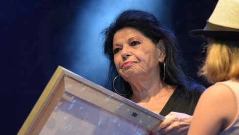 МОЈ ДОМ ЈЕ САДА ГРОБЉЕ Наша певачица је сахранила сина јединца