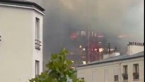 NEZAPAMĆEN POŽAR U CENTRU PARIZA: Vatrena stihija zahvatila osmospratnicu, oko 180 vatrogasaca na terenu (FOTO/VIDEO)