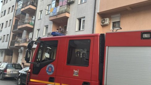 POŽAR U RESTORANU BRZE HRANE NA VRAČARU: Razbio staklo, pa zapalio lokal