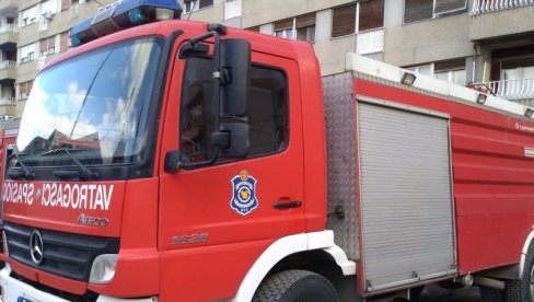 ВАТРОГАСЦИ У ГЛАВНОЈ ПОШТИ: Изгорели каблови на клима уређају