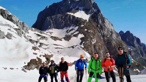 PARAĆINCI U POHODU NA LEDENI ARARAT: Za tri dana u ovu avanturu krenuće visokogorci „Javorka“ (FOTO) PARAĆINCI U POHODU NA LEDENI ARARAT: Za tri dana u ovu avanturu krenuće visokogorci „Javorka“ (FOTO)