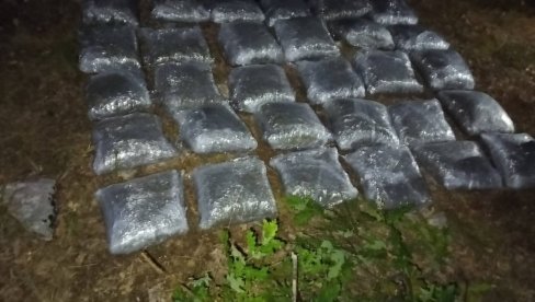 НАСТАВАК АКЦИЈЕ „УСКОК“ У ТРЕБИЊУ: Ухапшени Билећанин и Никшићанин, заплењени дрога, оружје и муниција НАСТАВАК АКЦИЈЕ „УСКОК“ У ТРЕБИЊУ: Ухапшени Билећанин и Никшићанин, заплењени дрога, оружје и муниција