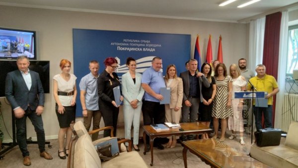 ПОКРАЈИНА НАСТАВЉА ДА ПОМАЖЕ ПОЉОПРИВРЕДНИЦИМА Бесплатне анализе земљишта ПОКРАЈИНА НАСТАВЉА ДА ПОМАЖЕ ПОЉОПРИВРЕДНИЦИМА Бесплатне анализе земљишта