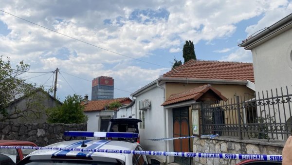 ПРВИ СНИМЦИ СА МЕСТА УБИСТВА: Новости у Подгорици - припадник кавачког клана подлегао повредама (ФОТО/ВИДЕО) ПРВИ СНИМЦИ СА МЕСТА УБИСТВА: Новости у Подгорици - припадник кавачког клана подлегао повредама (ФОТО/ВИДЕО)