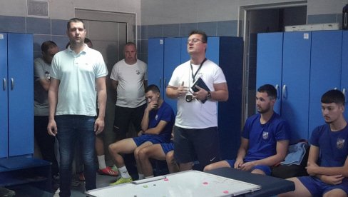 FUDBALERI GFK JAGODINE POČELI PRIPREME: Cilj - vrh tabele (FOTO) FUDBALERI GFK JAGODINE POČELI PRIPREME: Cilj - vrh tabele (FOTO)