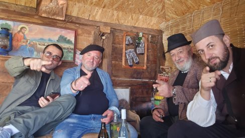 ПРИЧЕ ИЗ АМБАРА ПО МЕРИ - ЖИВОТА: Мисија чланова аматерског позоришта из ГЊИЛАНА, у оближњој српској енклави, у Шилову ПРИЧЕ ИЗ АМБАРА ПО МЕРИ - ЖИВОТА: Мисија чланова аматерског позоришта из ГЊИЛАНА, у оближњој српској енклави, у Шилову