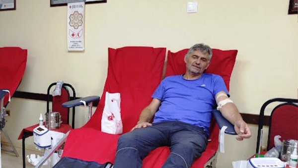 САКУПЉЕНЕ 24 ЈЕДИНИЦЕ КРВИ: Параћинци данас донирали животну течност САКУПЉЕНЕ 24 ЈЕДИНИЦЕ КРВИ: Параћинци данас донирали животну течност