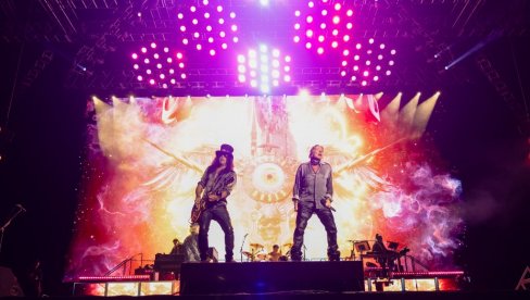 UŠĆE SEVA U ZNAKU GUNS N’ ROSES-A: Najveća bina u Evropi postavljena u srcu Beograda specijalno za rok legende - evo kakav je plan za sutra UŠĆE SEVA U ZNAKU GUNS N’ ROSES-A: Najveća bina u Evropi postavljena u srcu Beograda specijalno za rok legende - evo kakav je plan za sutra