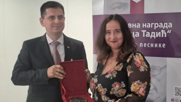 ИРЕНИ ПЛАОВИЋ НОВИЦА ТАДИЋ: Уручена награда младој песникињи у знак сећања на барда српске поезије ИРЕНИ ПЛАОВИЋ НОВИЦА ТАДИЋ: Уручена награда младој песникињи у знак сећања на барда српске поезије