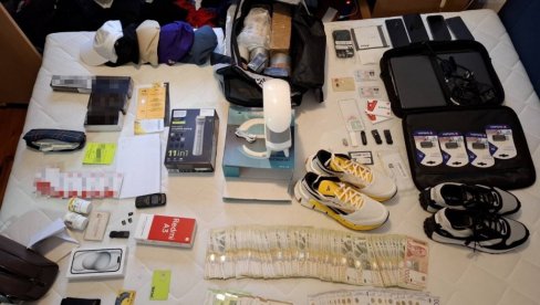 UMESTO MOBILNIH, SLALI SAPUNE: Optužena trojica Bbeograđana zbog sumnje da su odgovorni za čak 14 prevara UMESTO MOBILNIH, SLALI SAPUNE: Optužena trojica Bbeograđana zbog sumnje da su odgovorni za čak 14 prevara