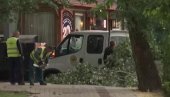 OLUJNI VETAR OBARAO STABLA I LOMIO GRANJE: Snažno nevreme pogodilo ovaj grad u Srbiji - na snazi upozorenja RHMZ (FOTO)
