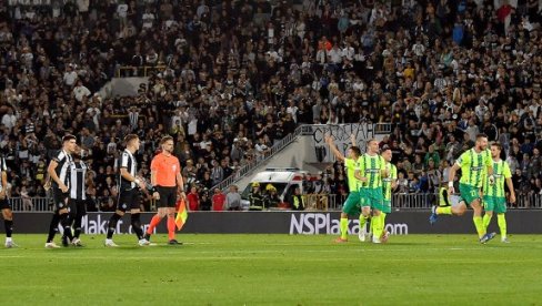 СРАМАН ПОТЕЗ СРПСКОГ ФУДБАЛЕРА! Ево како је Ђорђе Ивановић ударио играча Партизана (ВИДЕО) СРАМАН ПОТЕЗ СРПСКОГ ФУДБАЛЕРА! Ево како је Ђорђе Ивановић ударио играча Партизана (ВИДЕО)
