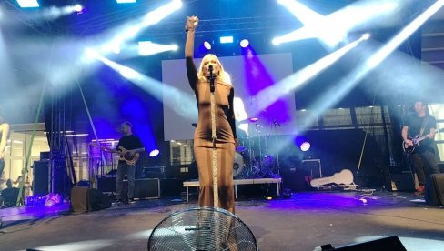SA VAMA NISAM STALA: Nataša Bekvalac četvrt veka karijere proslavlja novim studijskim albumom (FOTO)